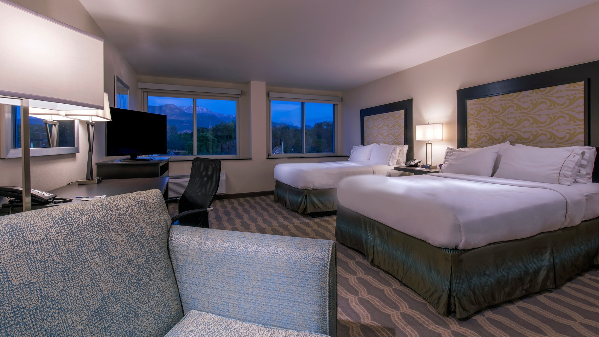 holiday inn express and suites colorado springs central by ihg