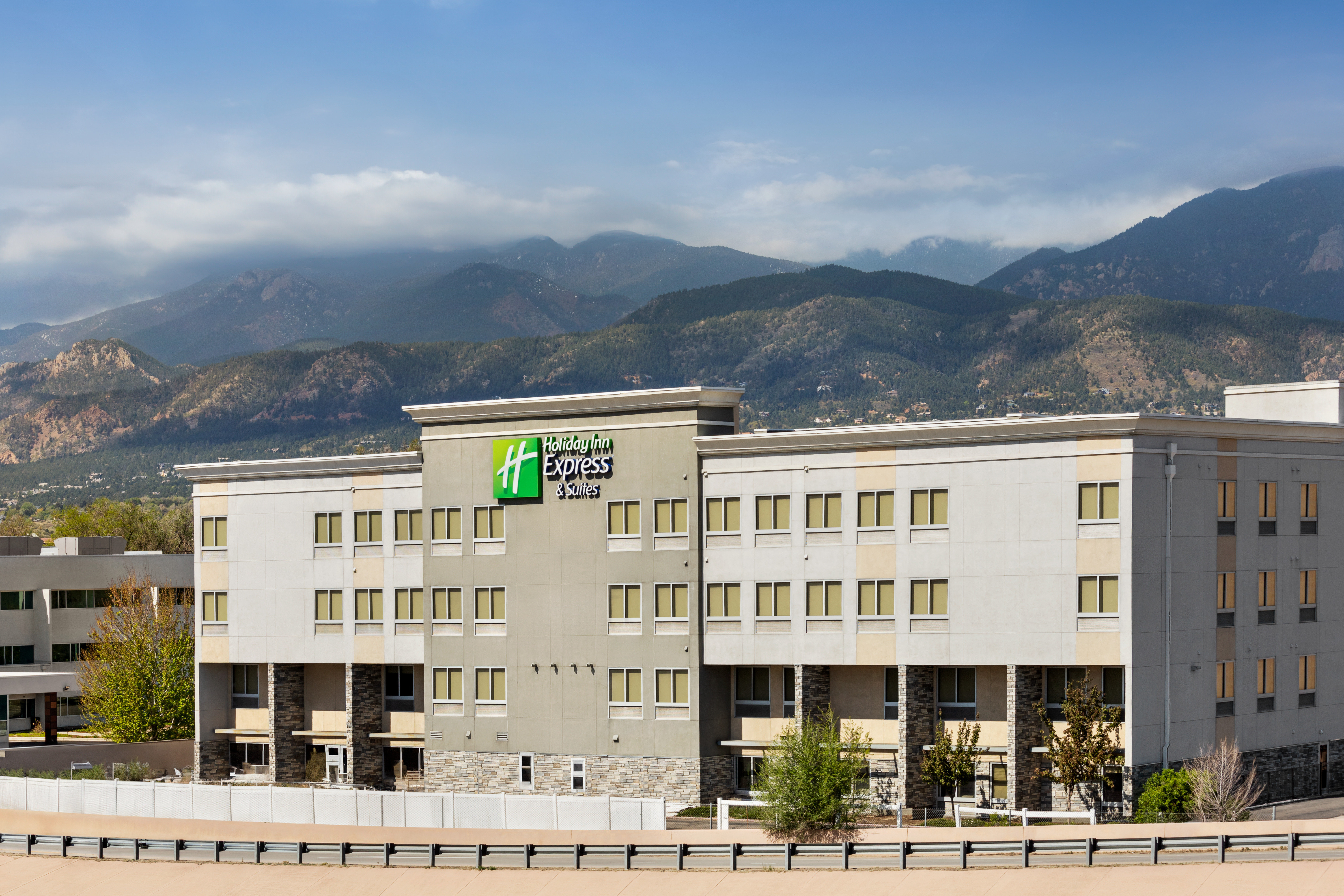 holiday inn express and suites colorado springs central by ihg
