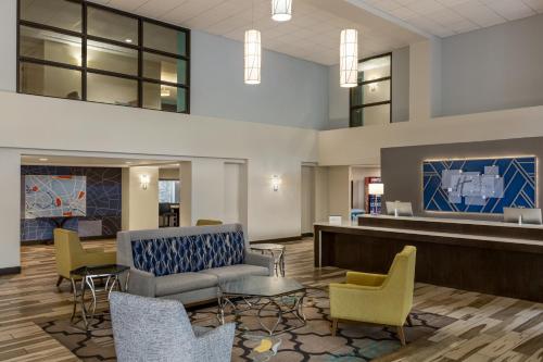 holiday inn express and suites colorado springs central by ihg