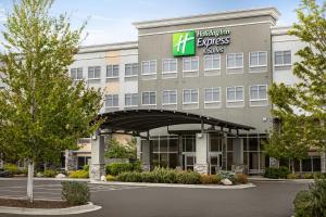 holiday inn express and suites colorado springs central by ihg