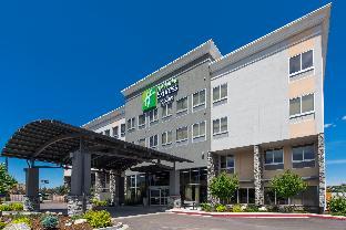 holiday inn express and suites colorado springs central by ihg