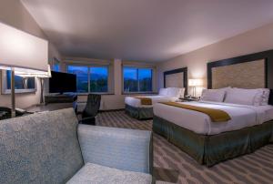holiday inn express and suites colorado springs central by ihg