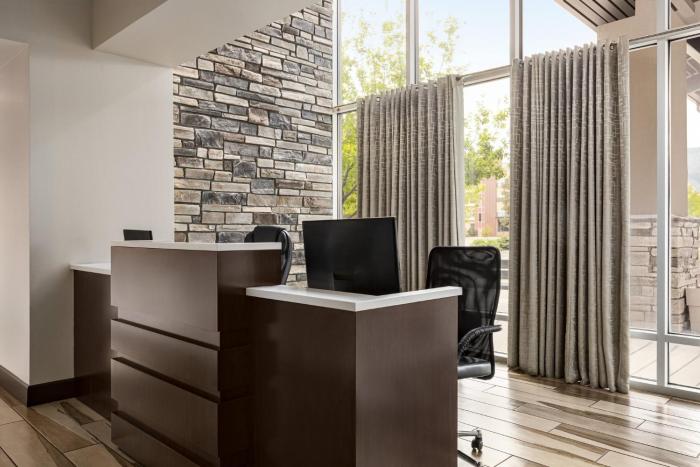 holiday inn express and suites colorado springs central by ihg