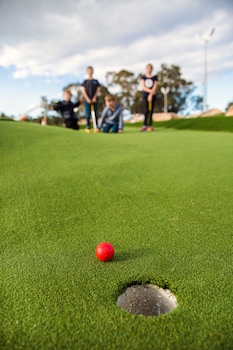 novotel swan valley vines resort
