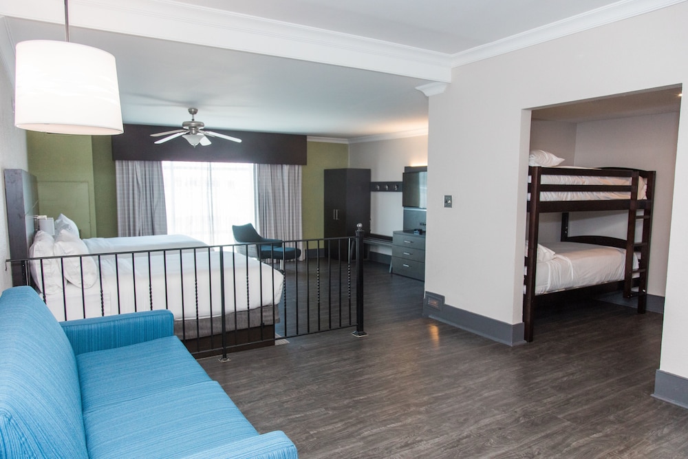 holiday inn express and suites columbia fort jackson by ihg