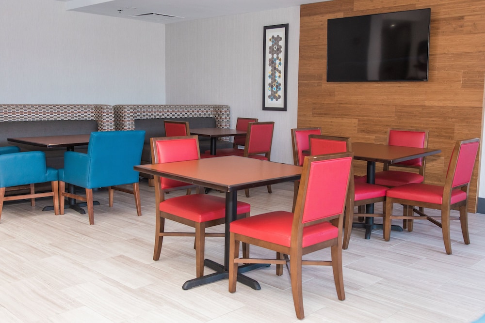 holiday inn express and suites columbia fort jackson by ihg