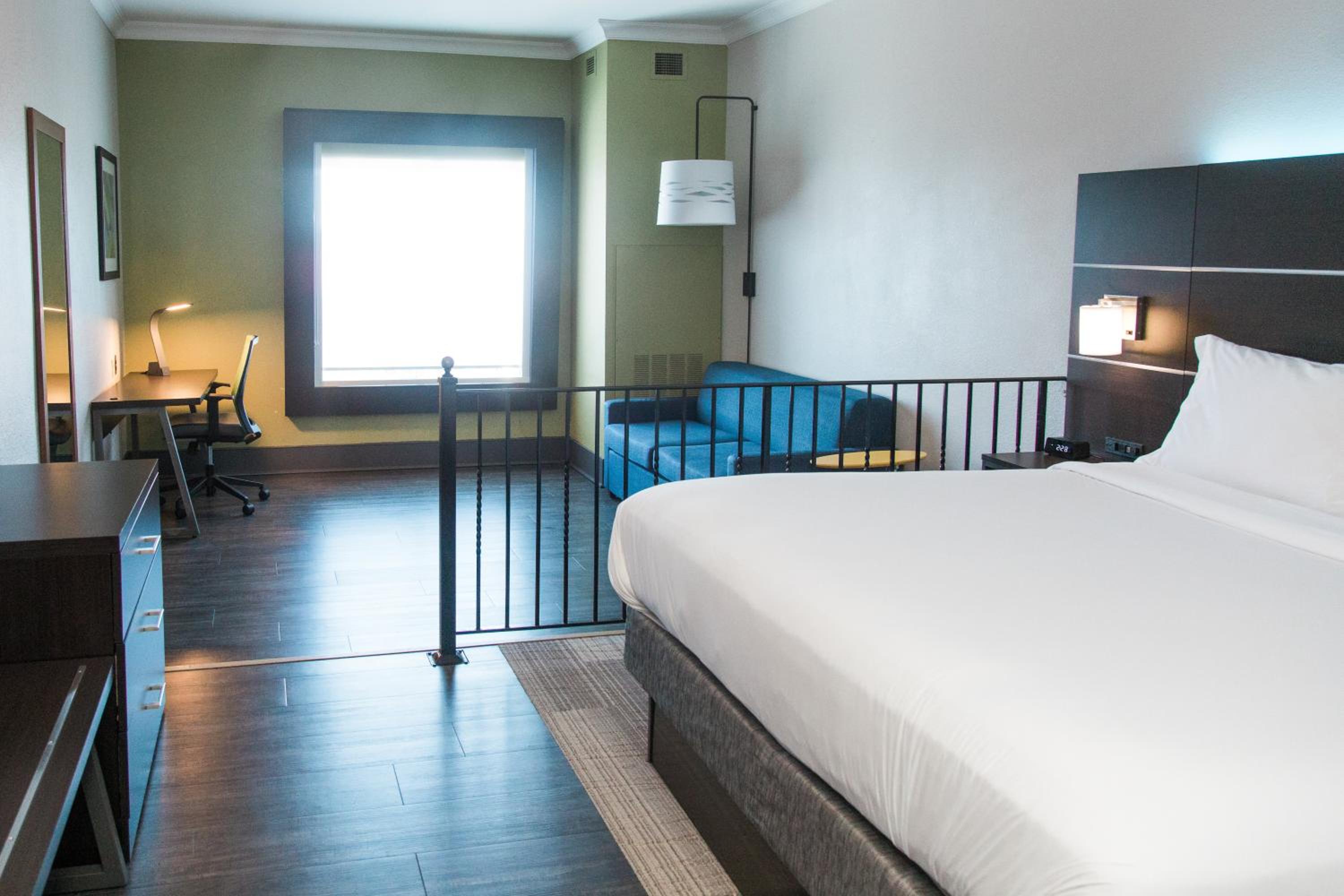 holiday inn express and suites columbia fort jackson by ihg
