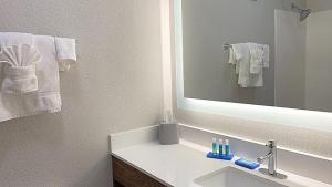 holiday inn express and suites columbia fort jackson by ihg