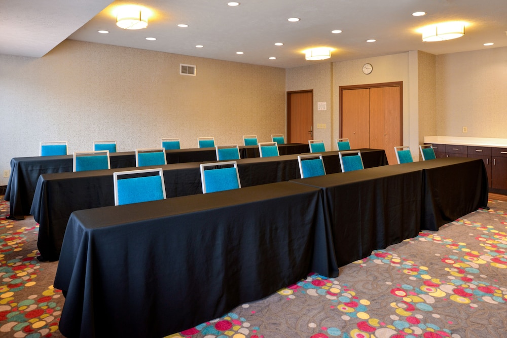 holiday inn express and suites omaha west by ihg
