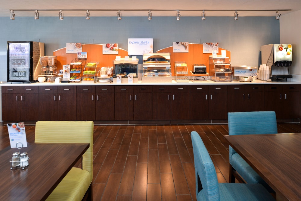 holiday inn express and suites omaha west by ihg