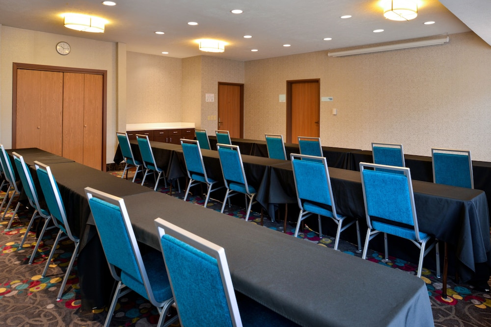 holiday inn express and suites omaha west by ihg