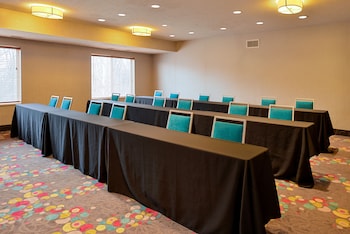 holiday inn express and suites omaha west by ihg