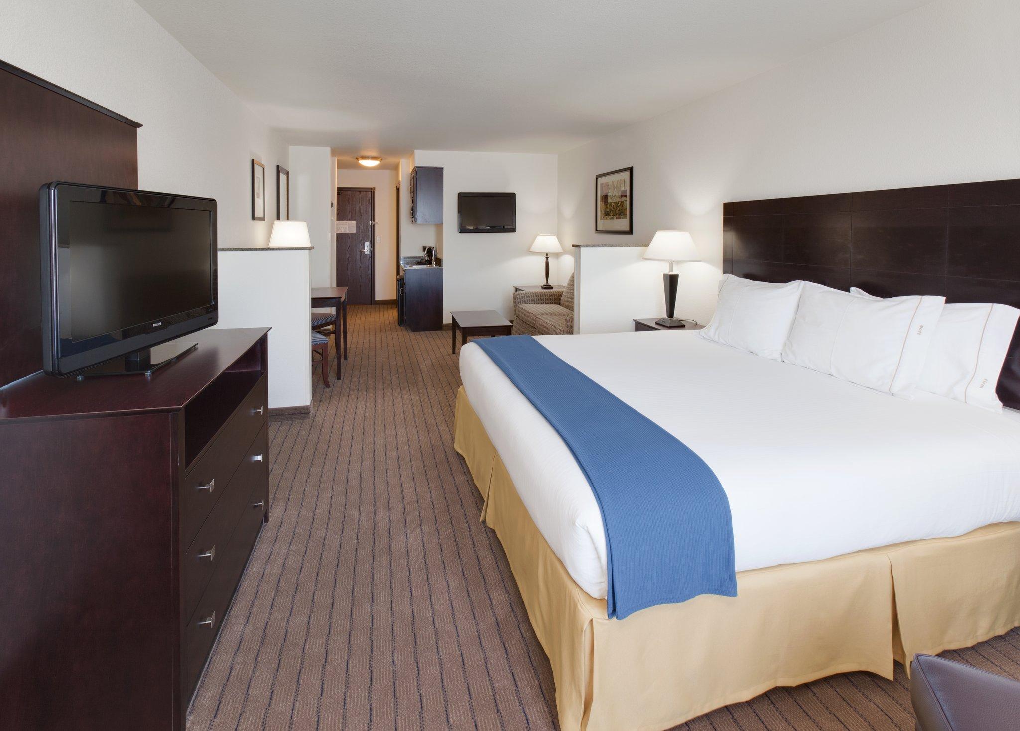 holiday inn express and suites omaha i 80 by ihg