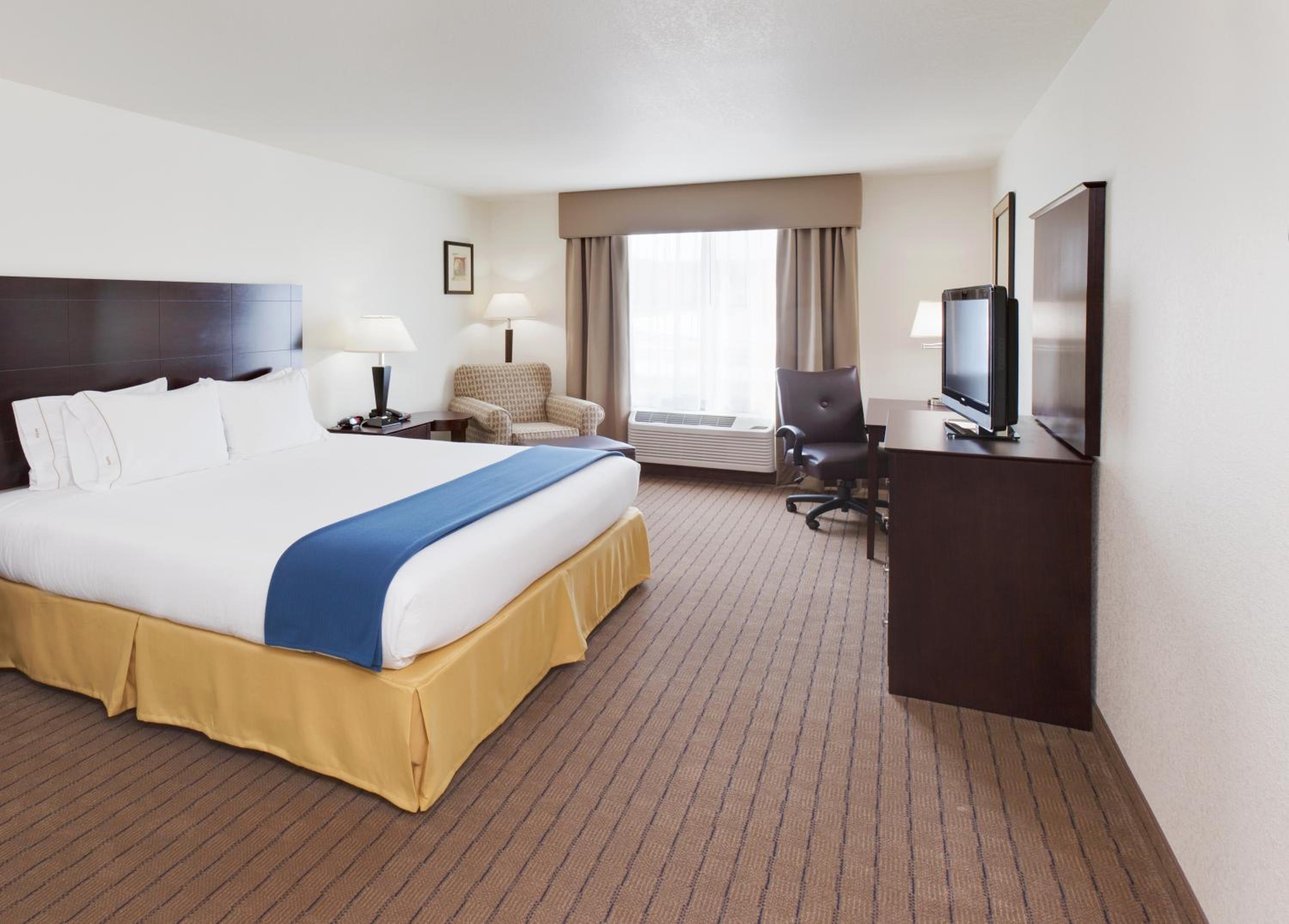 holiday inn express and suites omaha i 80 by ihg