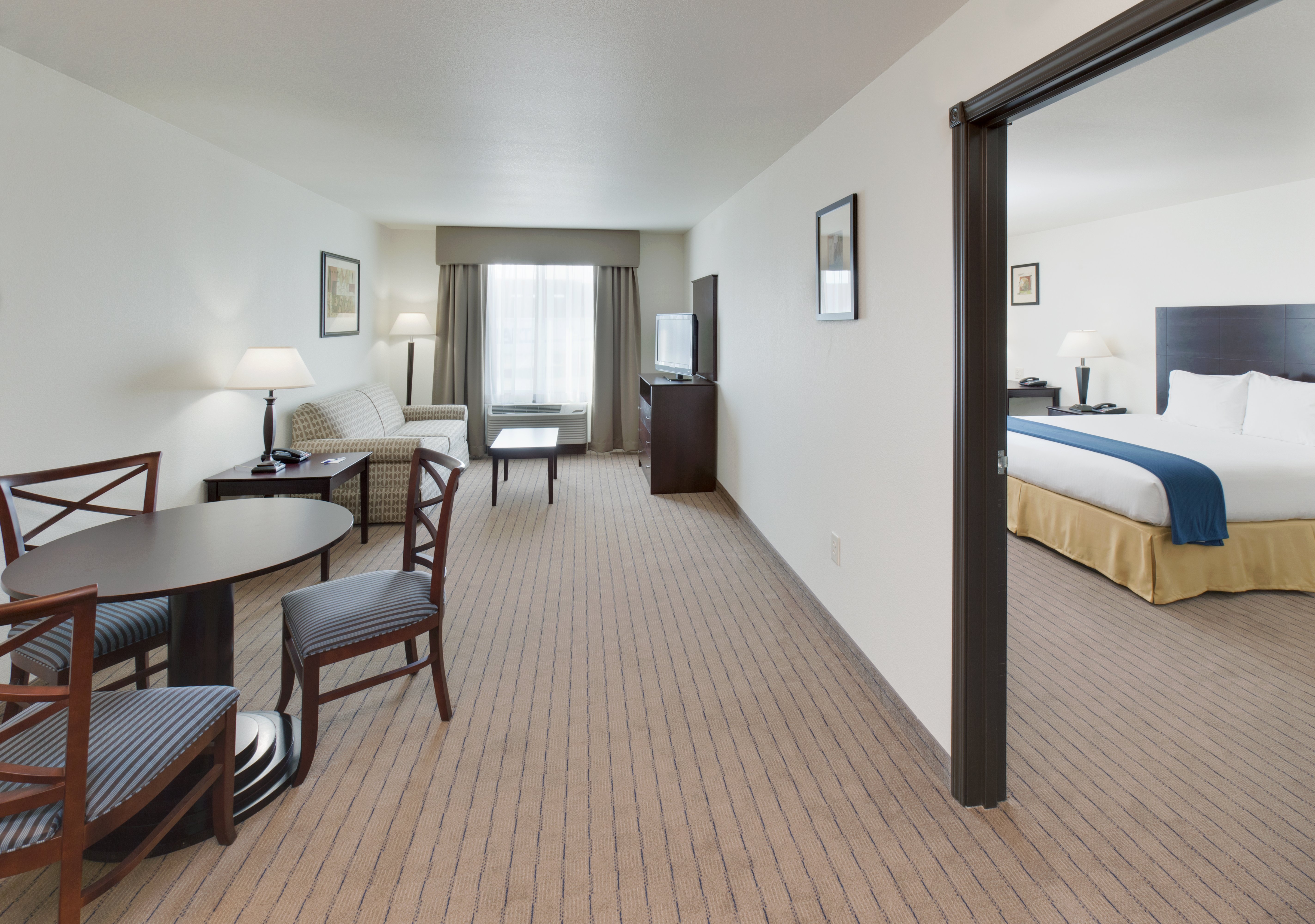 holiday inn express and suites omaha i 80 by ihg