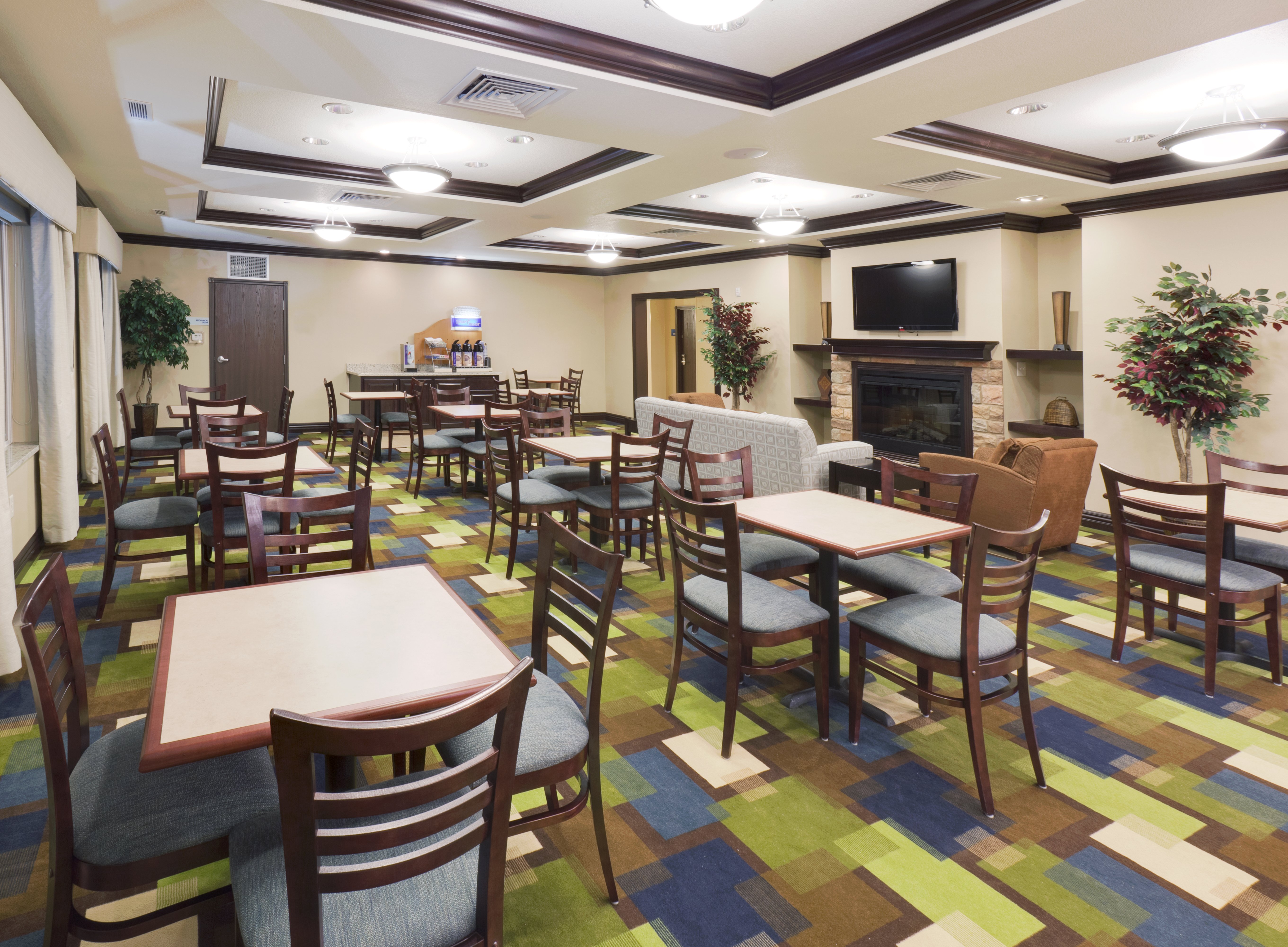 holiday inn express and suites omaha i 80 by ihg