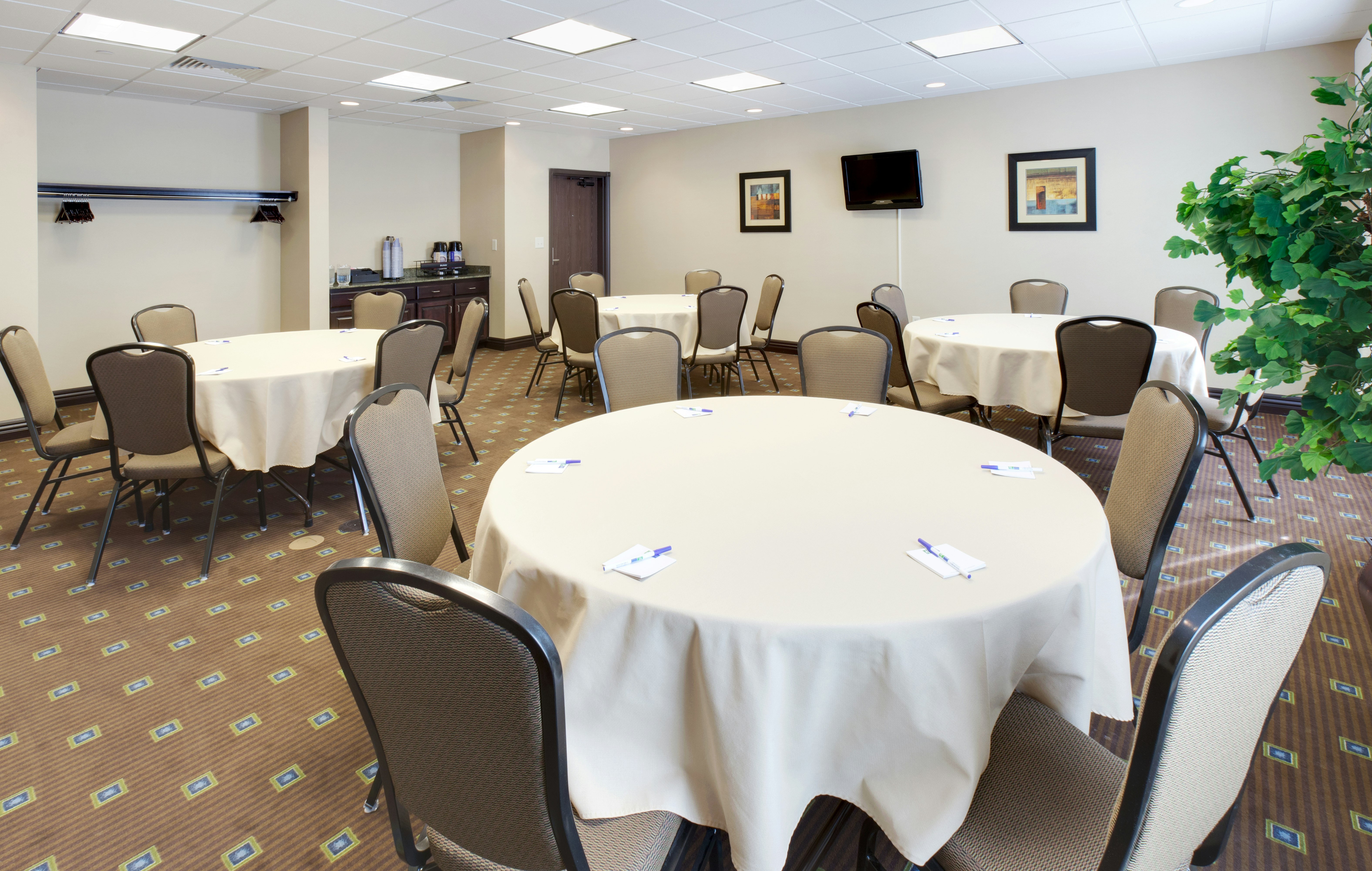 holiday inn express and suites omaha i 80 by ihg