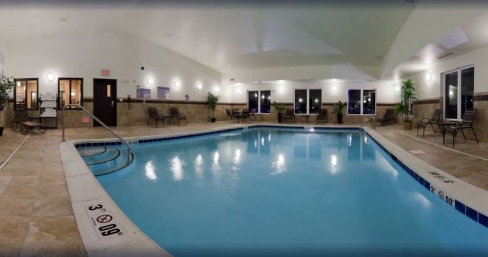 holiday inn express and suites omaha i 80 by ihg