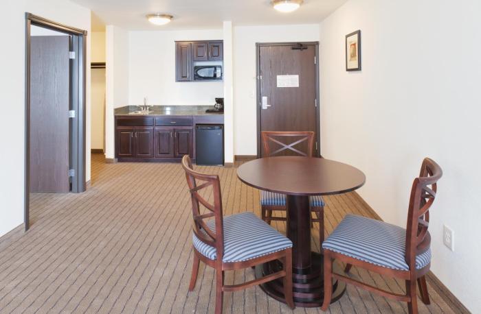 holiday inn express and suites omaha i 80 by ihg
