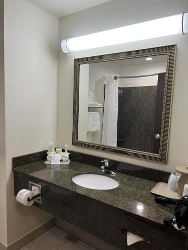 holiday inn express and suites omaha i 80 by ihg
