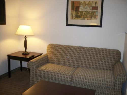 holiday inn express and suites omaha i 80 by ihg