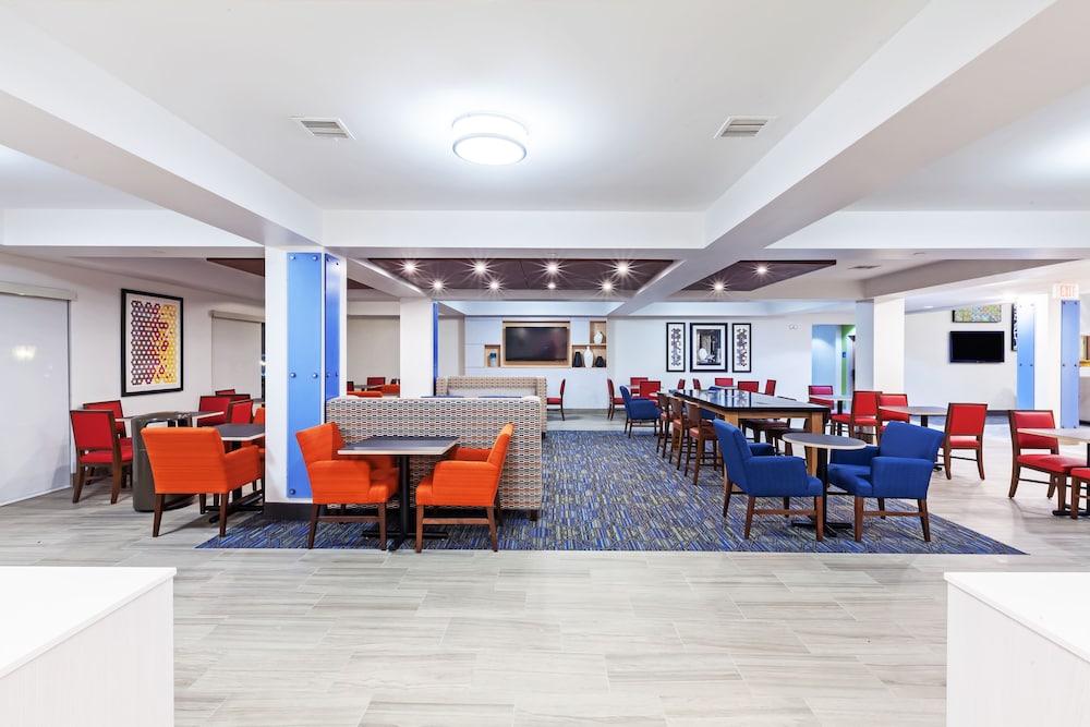 holiday inn express and suites tulsa s broken arro