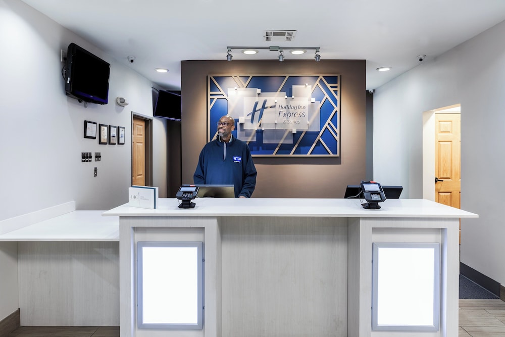 holiday inn express and suites tulsa s broken arro