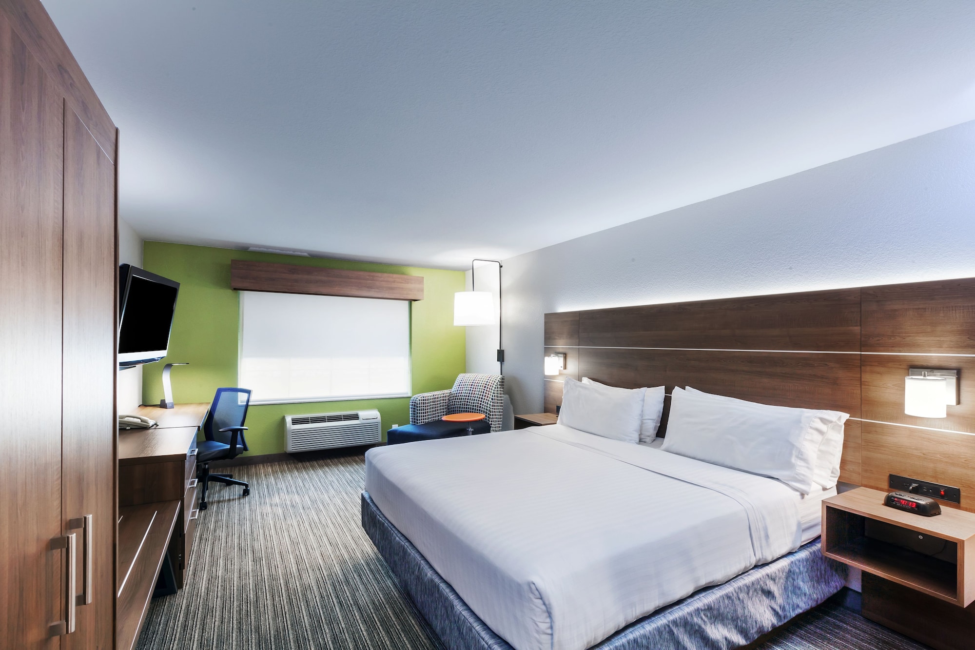 holiday inn express and suites tulsa s broken arro