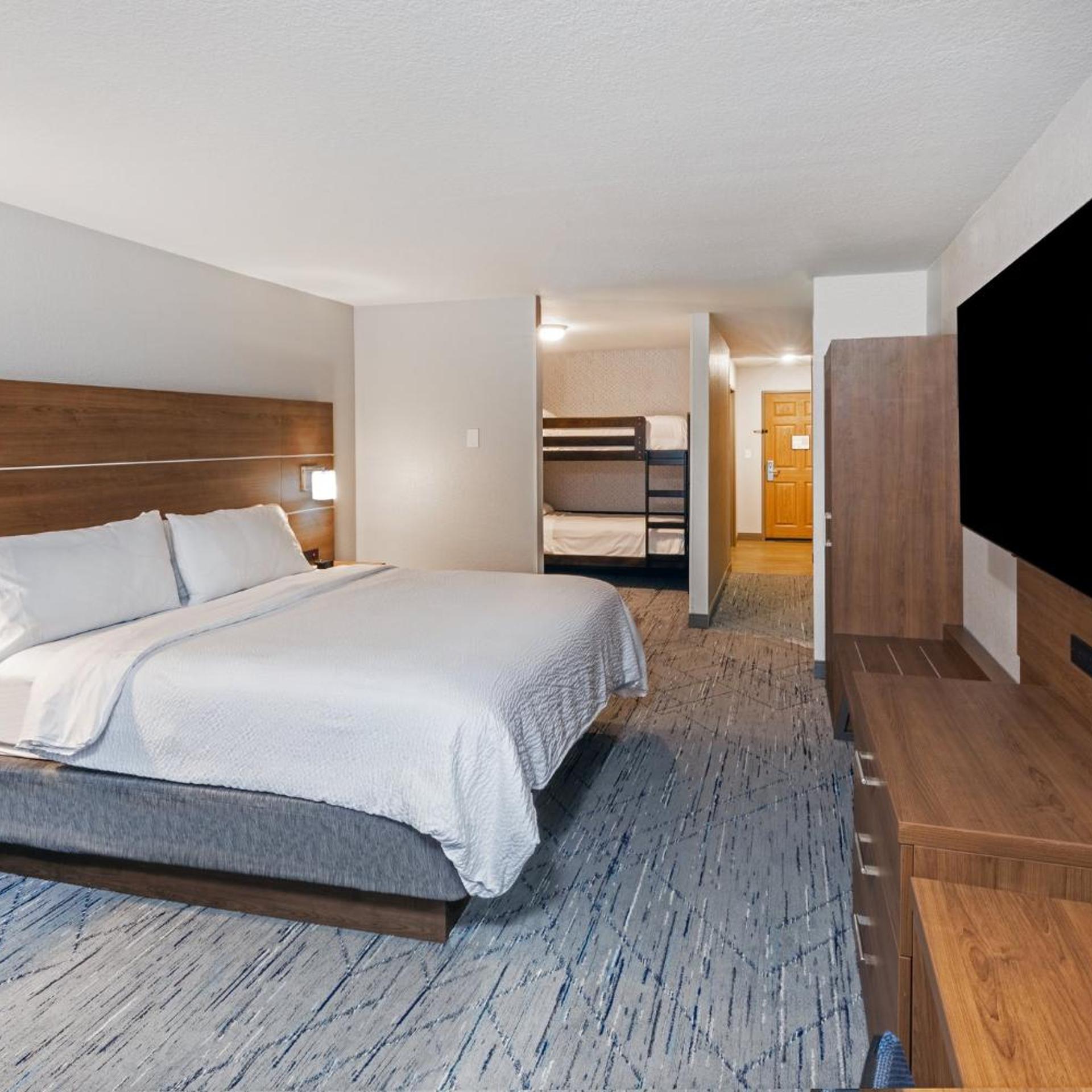 holiday inn express and suites tulsa s broken arro