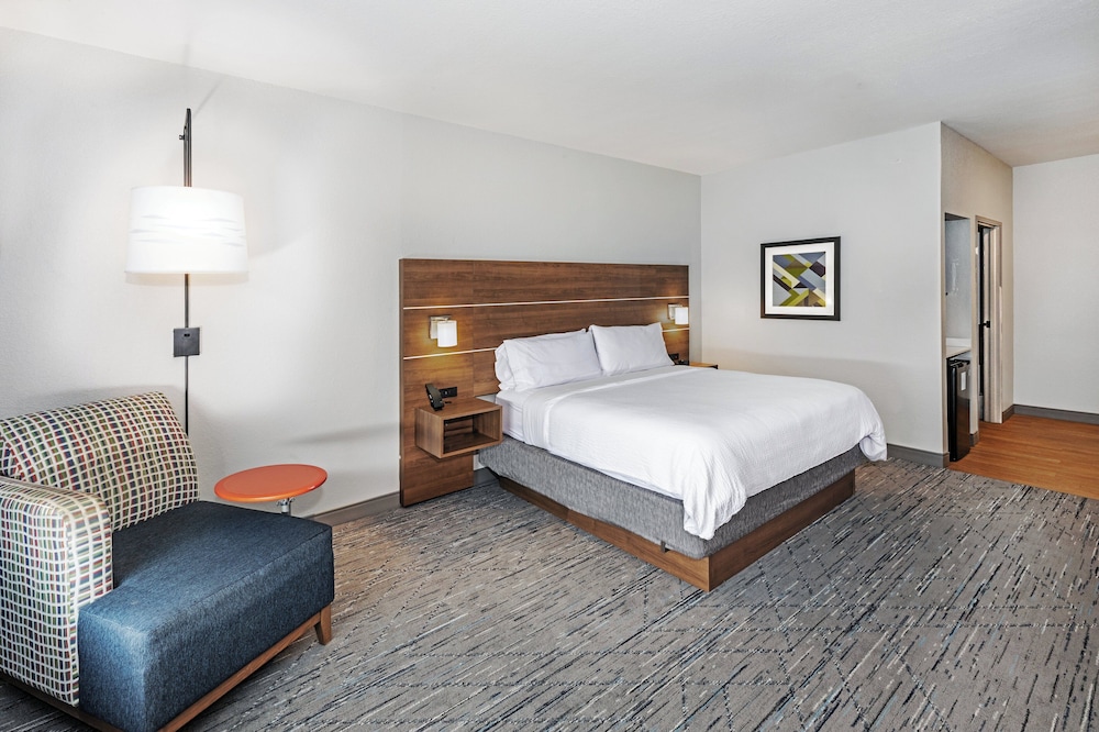 holiday inn express and suites tulsa s broken arro