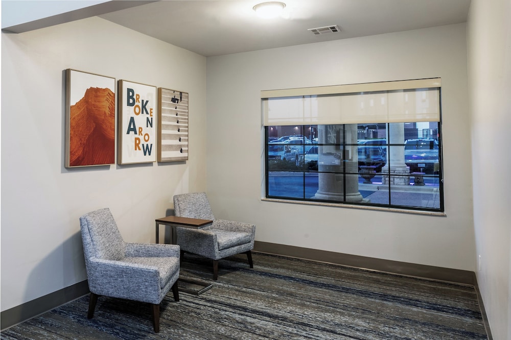 holiday inn express and suites tulsa s broken arro