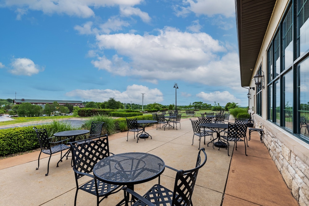 holiday inn express and suites tulsa s broken arro