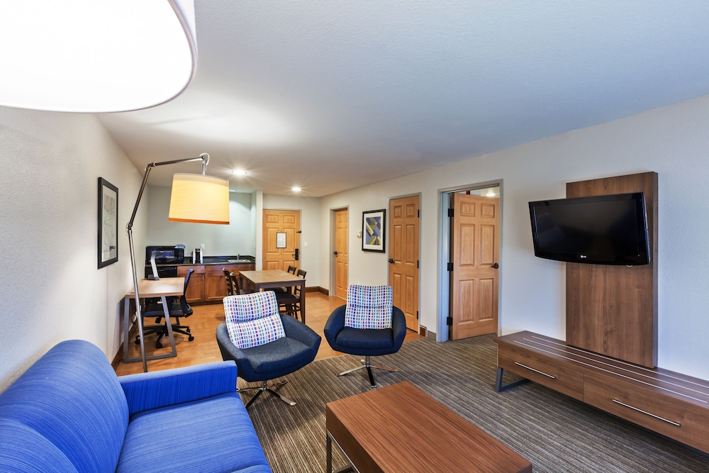 holiday inn express and suites tulsa s broken arro