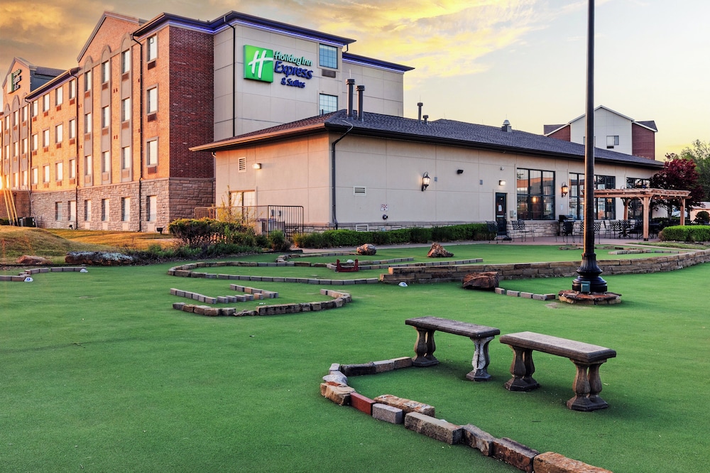 holiday inn express and suites tulsa s broken arro