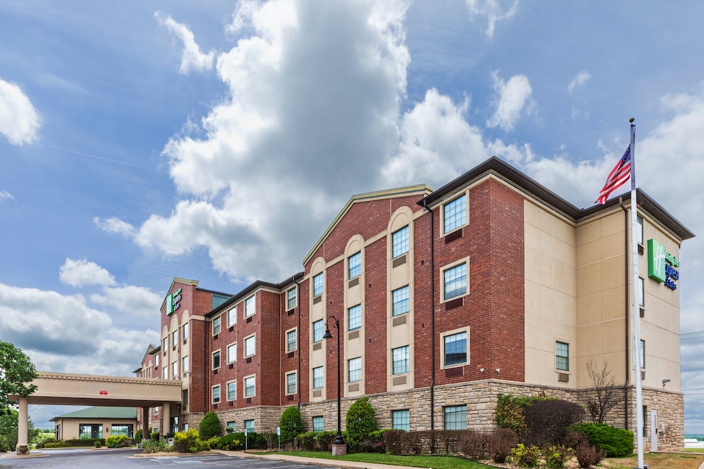 holiday inn express and suites tulsa s broken arro