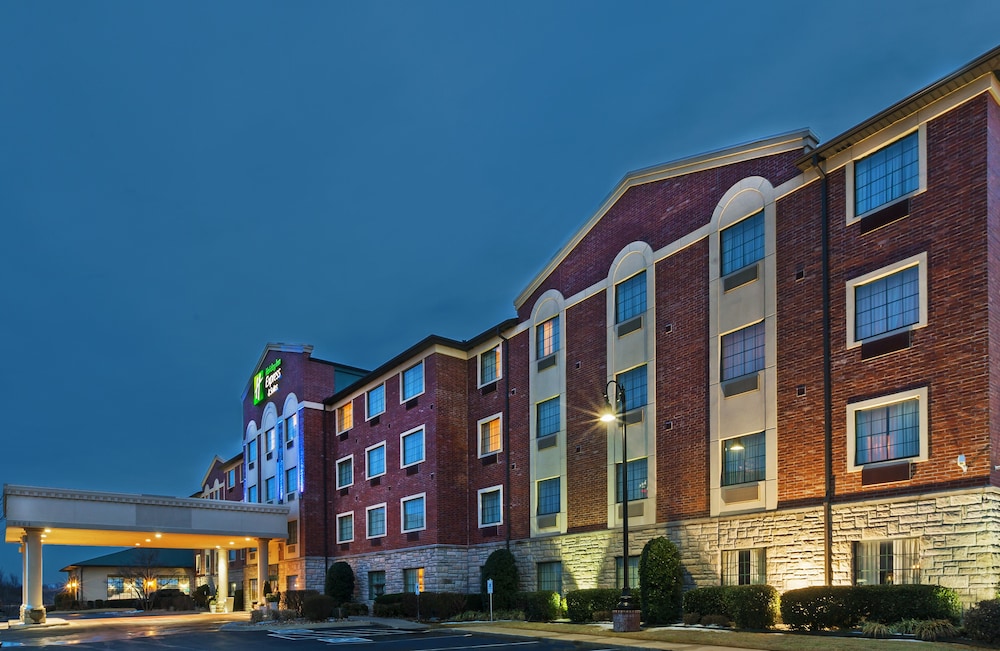 holiday inn express and suites tulsa s broken arro