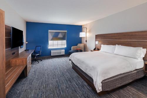 holiday inn express and suites tulsa s broken arro
