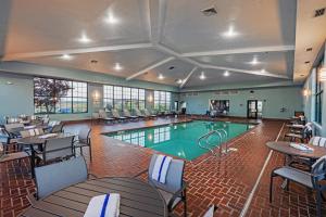 holiday inn express and suites tulsa s broken arro