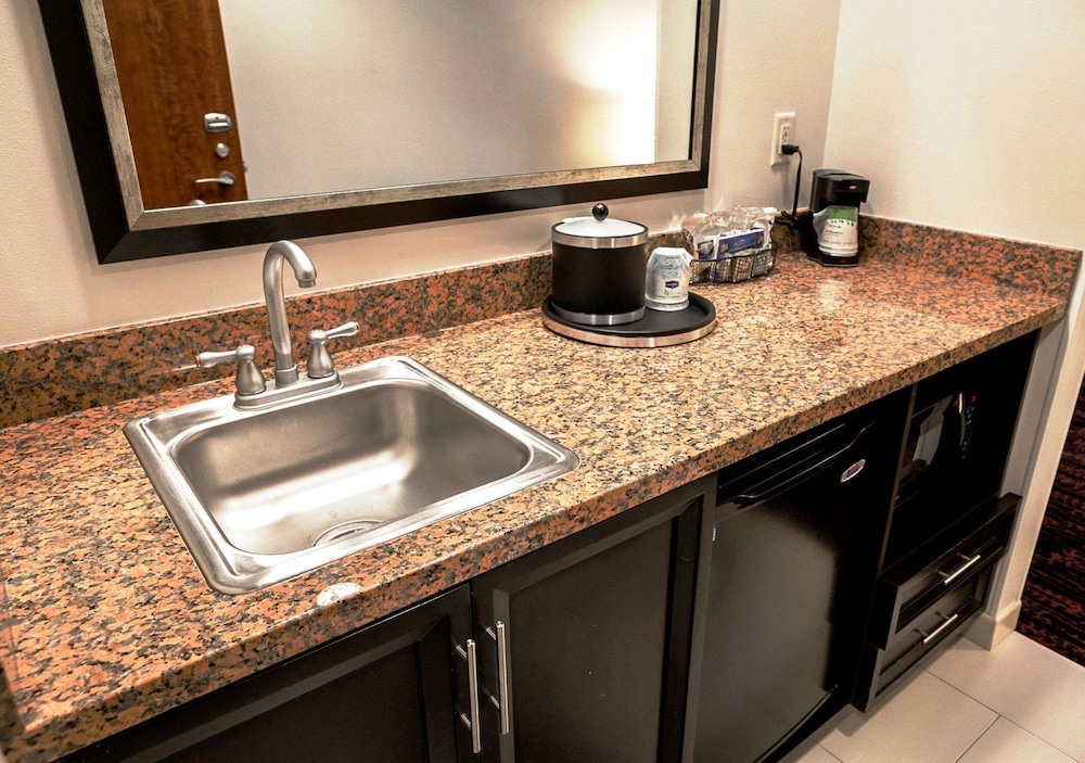 hampton inn and suites tulsa tulsa hills