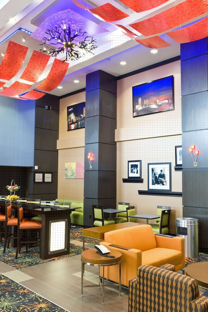 hampton inn and suites tulsa central