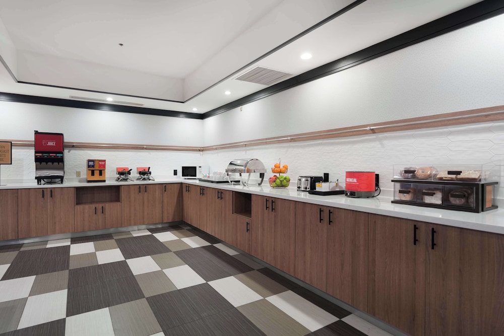 hampton inn and suites tulsa central