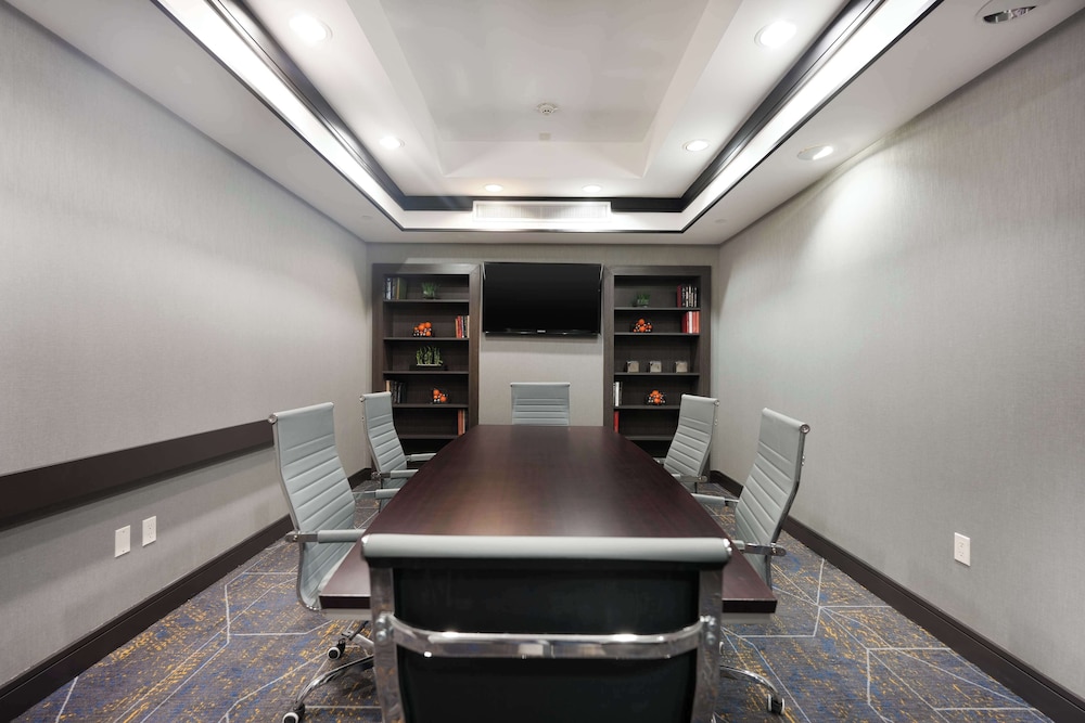 hampton inn and suites tulsa central
