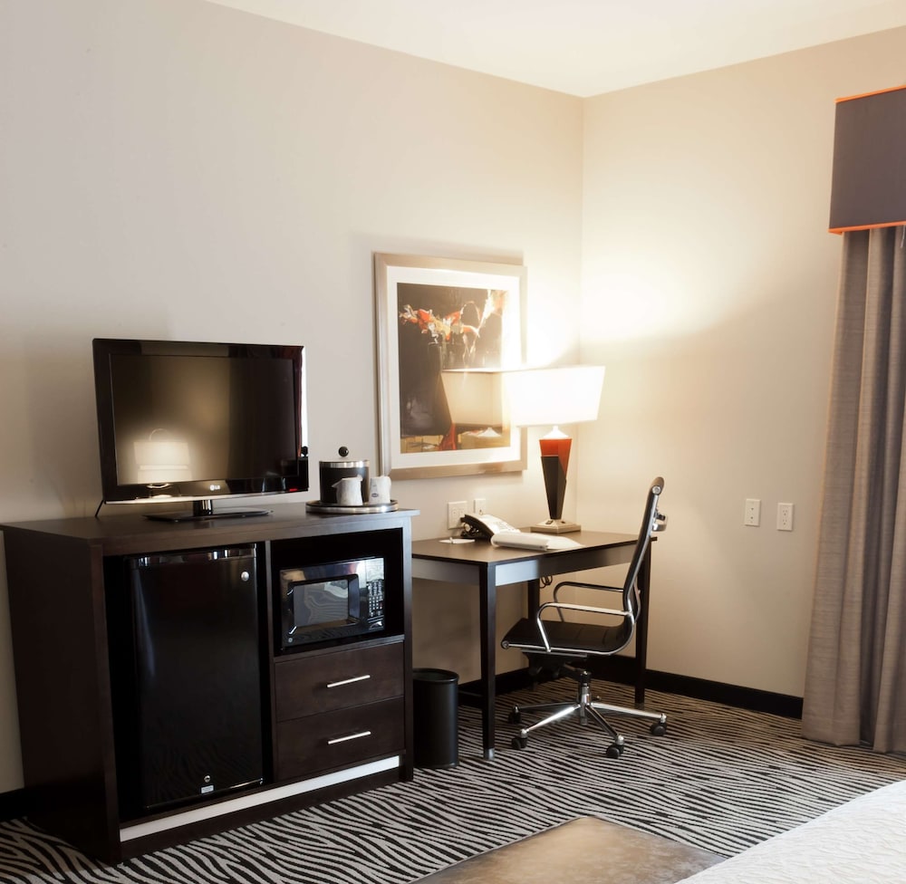 hampton inn and suites tulsa central
