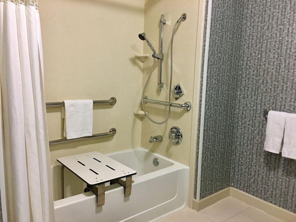 hampton inn and suites tulsa central