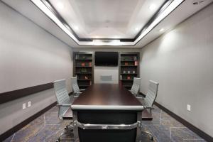 hampton inn and suites tulsa central