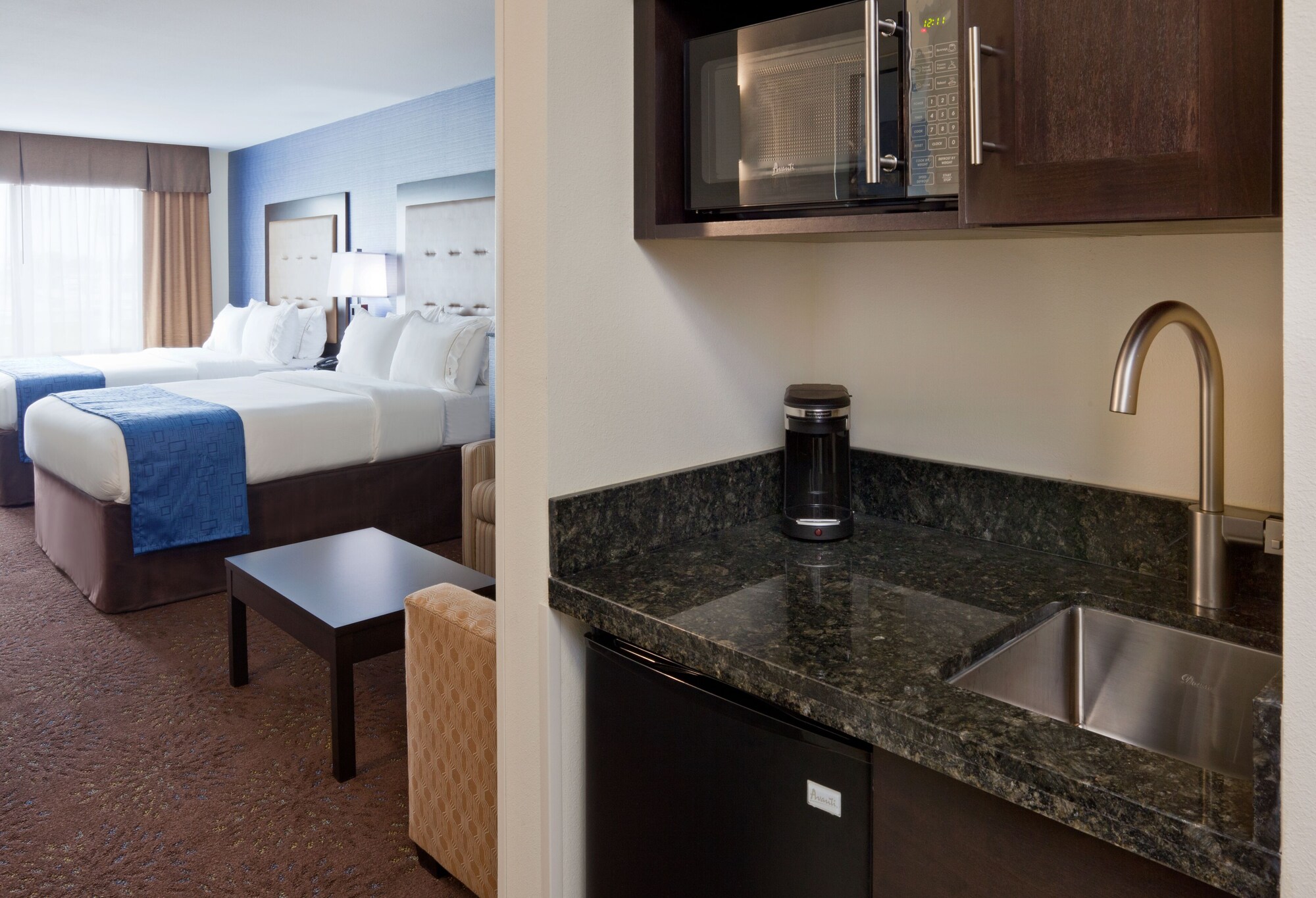 holiday inn express hotel and suites fort dodge by ihg