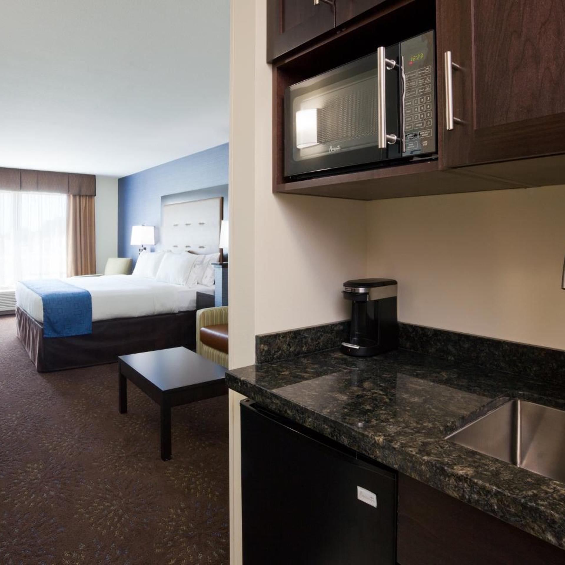 holiday inn express hotel and suites fort dodge by ihg