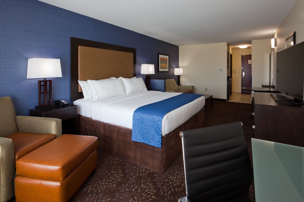 holiday inn express hotel and suites fort dodge by ihg