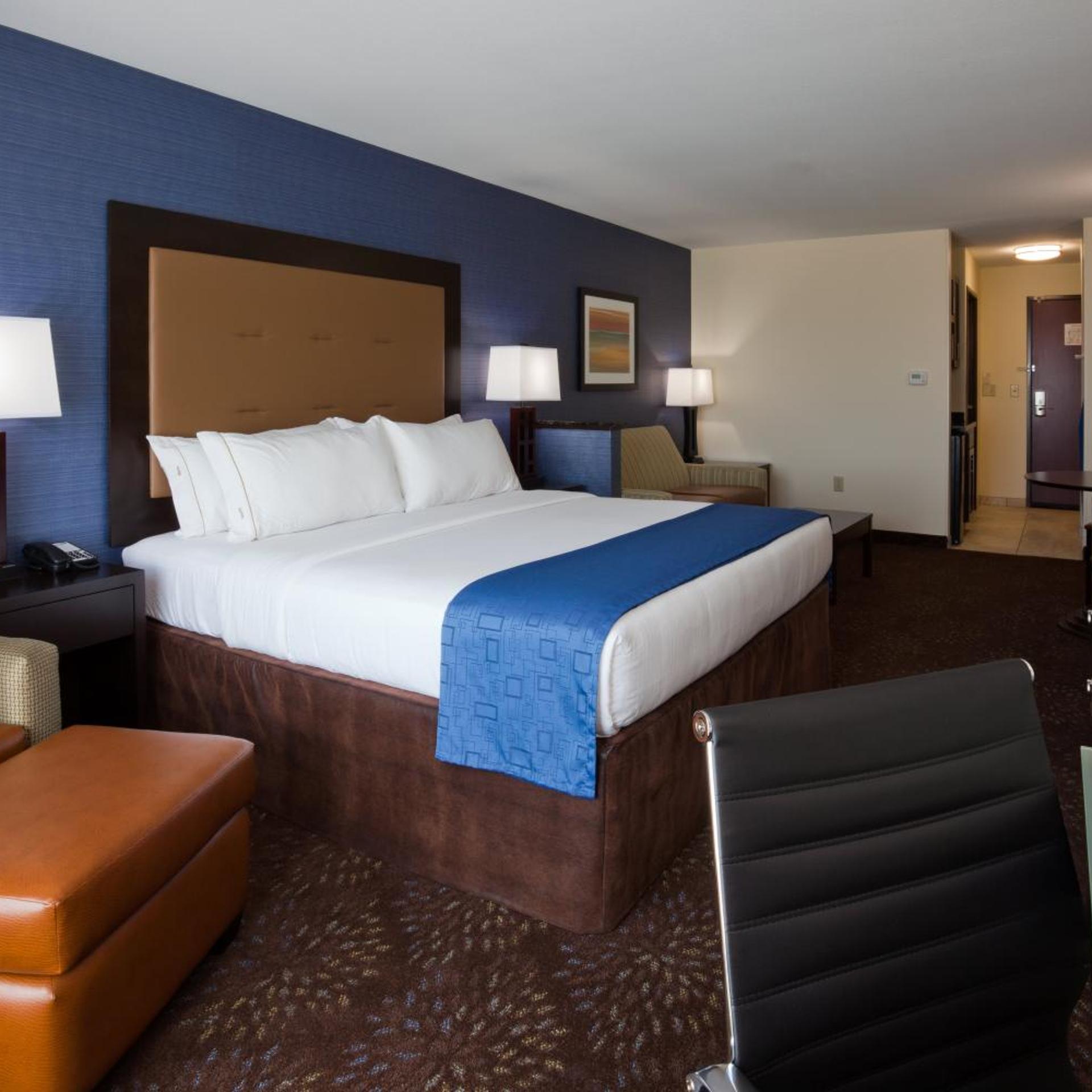 holiday inn express hotel and suites fort dodge by ihg