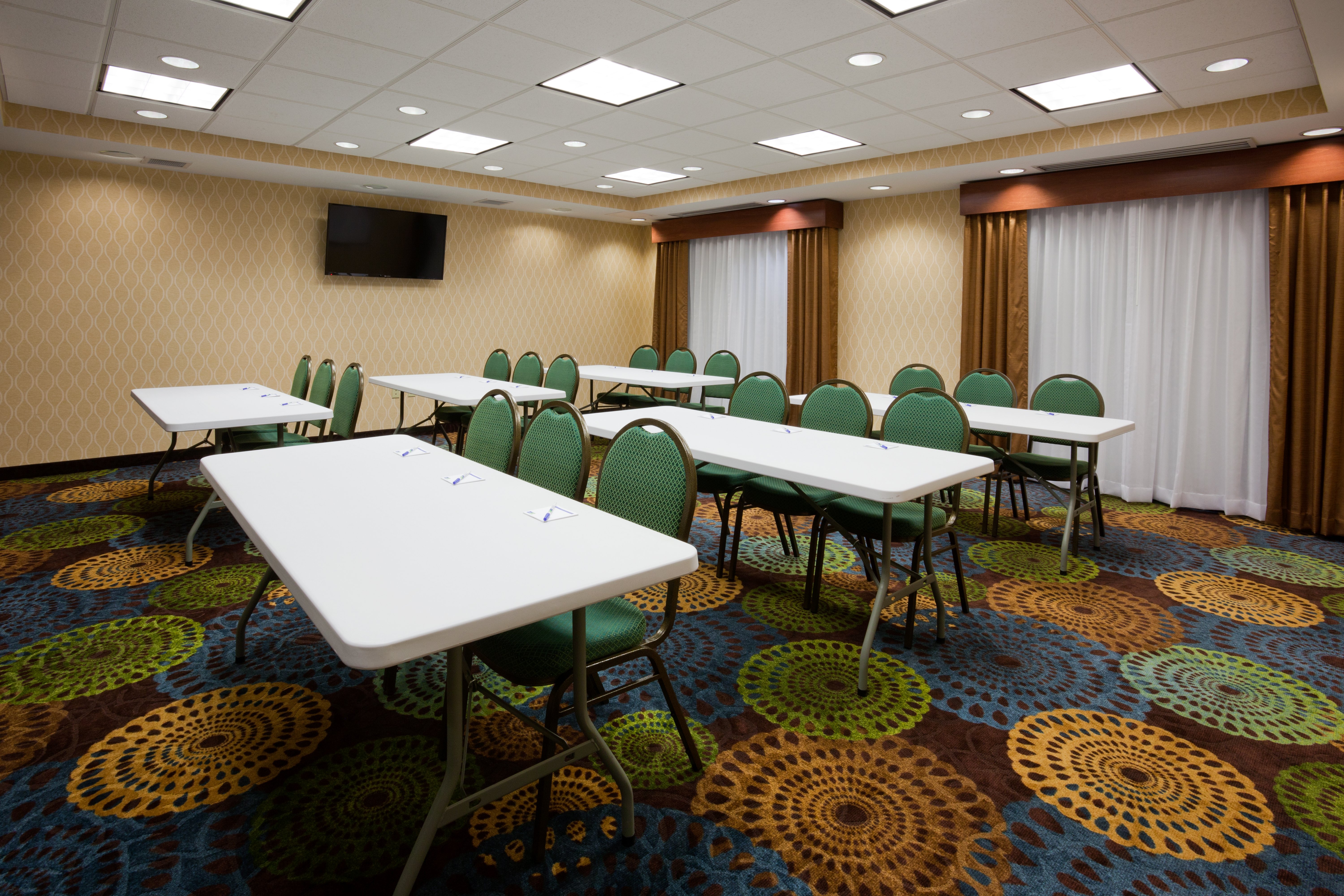 holiday inn express hotel and suites fort dodge by ihg